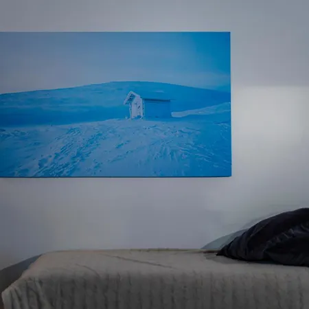 Arctic Aurora With Sauna